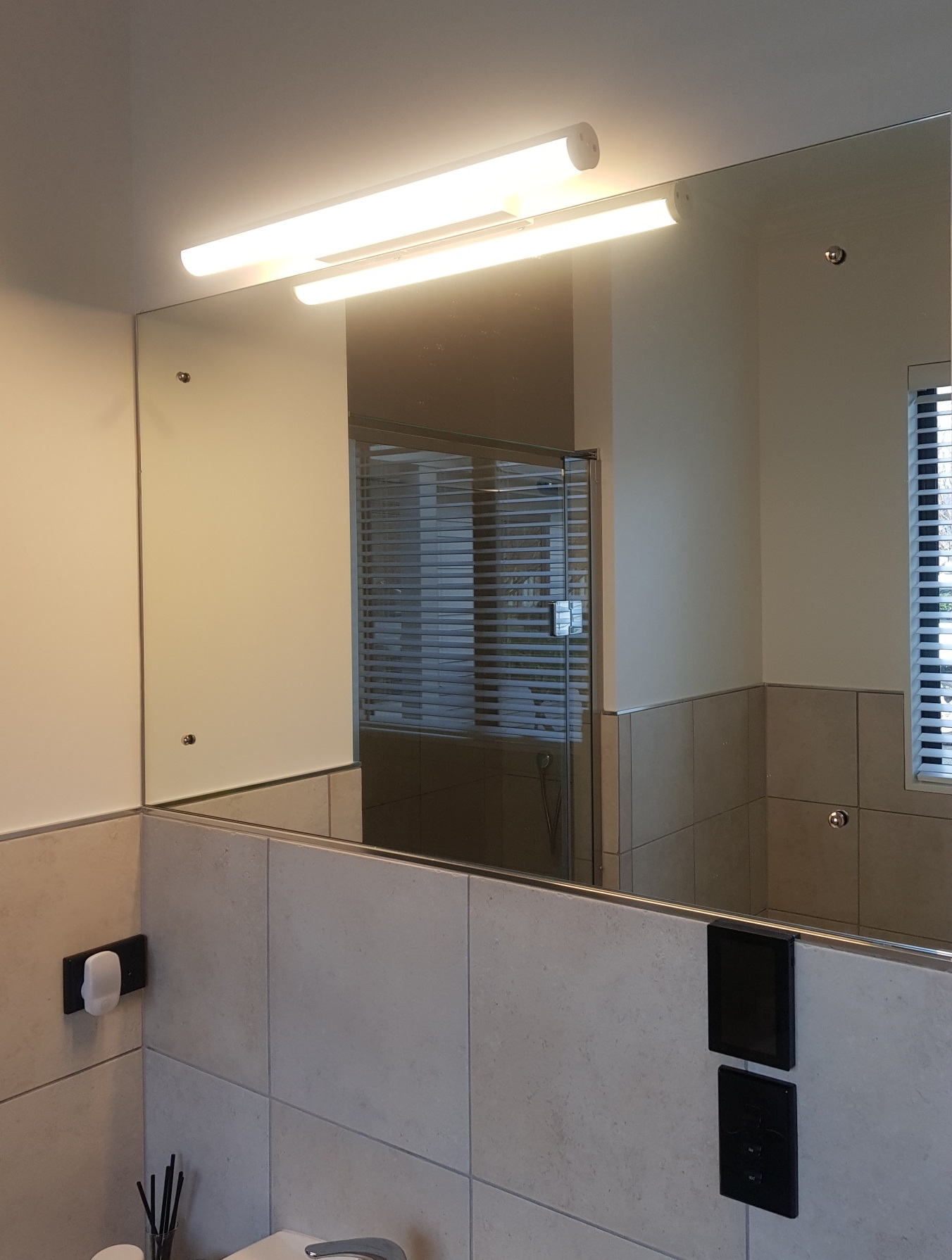 Hz Mirror Light